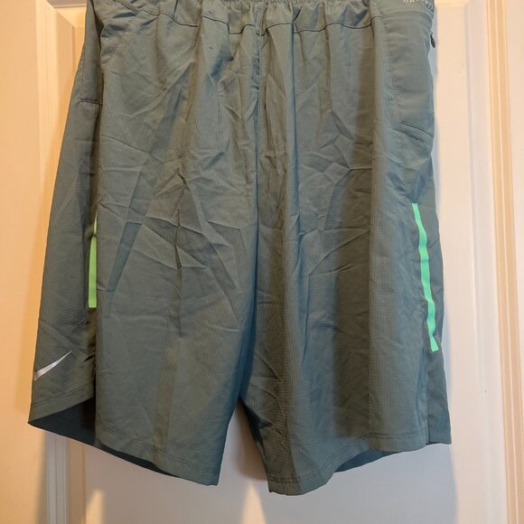 Nike Dri-Fit Shorts XL - Picture 2 of 4